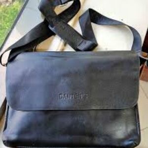 Danten's Black Leather Crossbody Messenger Bag